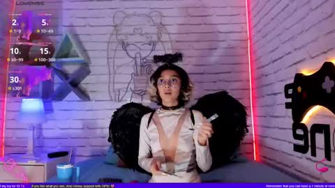 Minji online show from 10.10.25