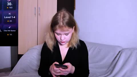 Snapshot of mina27372 chatting on 12.03.24 hi Im Mina  online show from 12.03.24