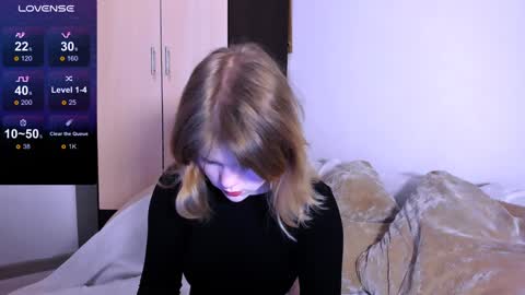 Snapshot of mina27372 chatting on 12.04.24 hi Im Mina  online show from 12.04.24