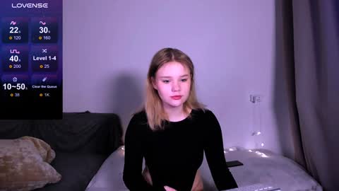 Snapshot of mina27372 chatting on 12.09.24 hi Im Mina  online show from 12.09.24