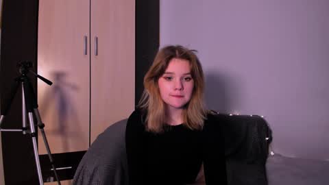 Snapshot of mina27372 chatting on 12.09.24 hi Im Mina  online show from 12.09.24