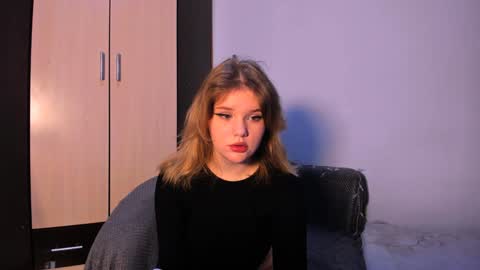 Snapshot of mina27372 chatting on 12.10.24 hi Im Mina  online show from 12.10.24