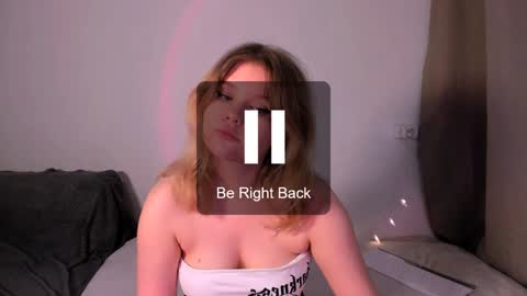 Snapshot of mina27372 chatting on 12.12.24 hi Im Mina  online show from 12.12.24