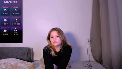 Snapshot of mina27372 chatting on 12.24.24 hi Im Mina  online show from 12.24.24