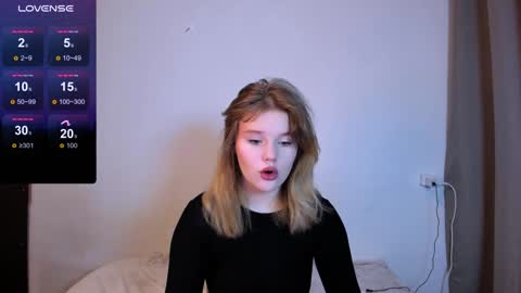 Snapshot of mina27372 chatting on 01.07.25 hi Im Mina  online show from 01.07.25