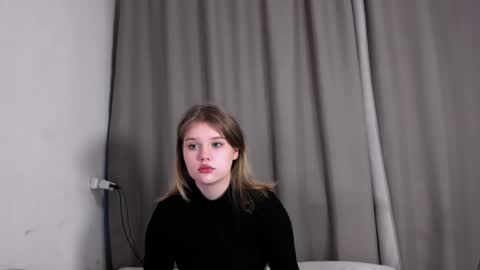 Snapshot of mina27372 chatting on 01.16.25 hi Im Mina  online show from 01.16.25