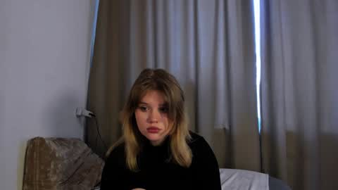 Snapshot of mina27372 chatting on 01.16.25 hi Im Mina  online show from 01.16.25