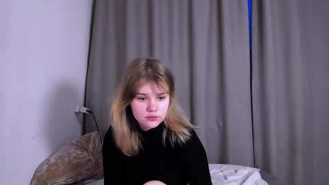 Snapshot of mina27372 chatting on 01.17.25 hi Im Mina  online show from 01.17.25