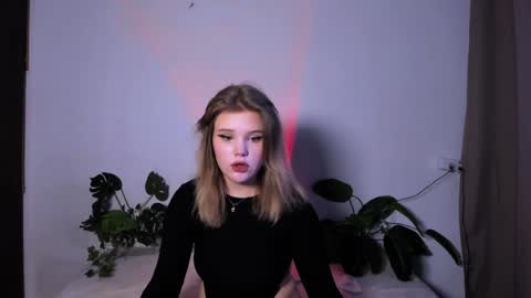 Snapshot of mina27372 chatting on 01.22.25 hi Im Mina  online show from 01.22.25