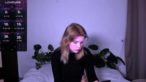 Snapshot of mina27372 chatting on 01.23.25 hi Im Mina  online show from 01.23.25