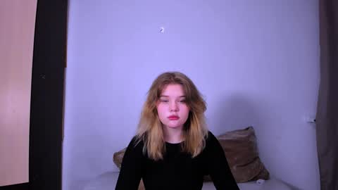 Snapshot of mina27372 chatting on 01.25.25 hi Im Mina  online show from 01.25.25