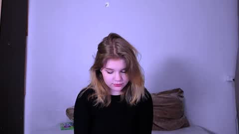 Snapshot of mina27372 chatting on 01.26.25 hi Im Mina  online show from 01.26.25