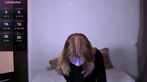 Snapshot of mina27372 chatting on 01.27.25 hi Im Mina  online show from 01.27.25