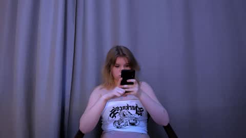 Snapshot of mina27372 chatting on 01.31.25 hi Im Mina  online show from 01.31.25