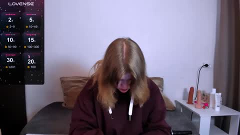 Snapshot of mina27372 chatting on 02.06.25 hi Im Mina  online show from 02.06.25