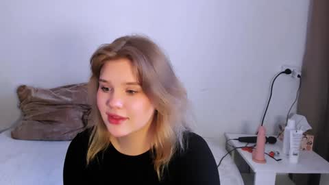 Snapshot of mina27372 chatting on 02.07.25 hi Im Mina  online show from 02.07.25