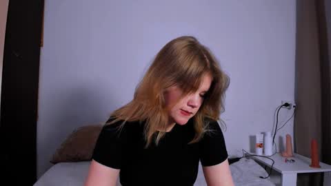 Snapshot of mina27372 chatting on 02.10.25 hi Im Mina  online show from 02.10.25