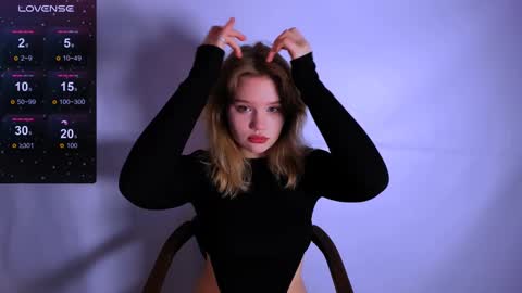 Snapshot of mina27372 chatting on 02.11.25 hi Im Mina  online show from 02.11.25