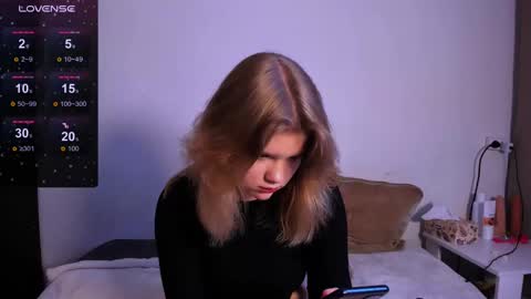 Snapshot of mina27372 chatting on 02.11.25 hi Im Mina  online show from 02.11.25