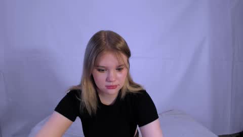 Snapshot of mina27372 chatting on 02.14.25 hi Im Mina  online show from 02.14.25