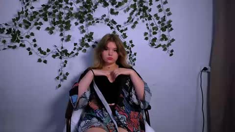 Snapshot of mina27372 chatting on 02.19.25 hi Im Mina  online show from 02.19.25