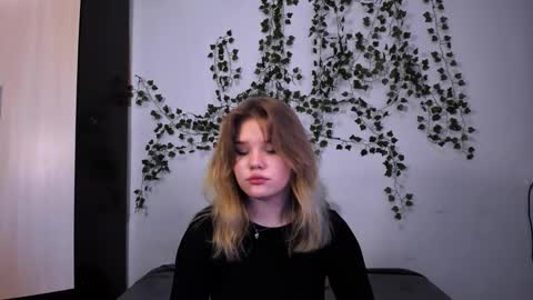 Snapshot of mina27372 chatting on 02.21.25 hi Im Mina  online show from 02.21.25