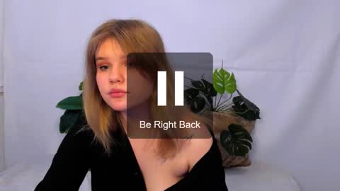 Snapshot of mina27372 chatting on 03.01.25 hi Im Mina  online show from 03.01.25