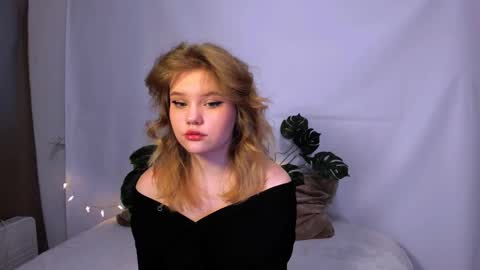 Snapshot of mina27372 chatting on 03.02.25 hi Im Mina  online show from 03.02.25