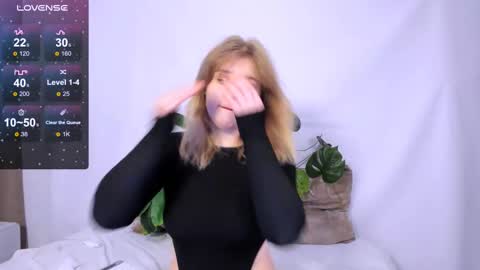 Snapshot of mina27372 chatting on 03.05.25 hi Im Mina  online show from 03.05.25