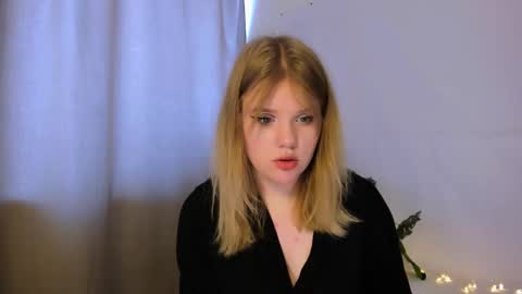 Snapshot of mina27372 chatting on 03.09.25 hi Im Mina  online show from 03.09.25