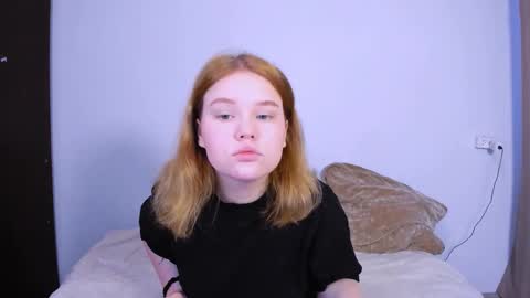 Snapshot of mina27372 chatting on 09.09.25 hi Im Mina  online show from 09.09.25