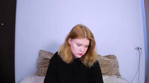 Snapshot of mina27372 chatting on 09.11.25 hi Im Mina  online show from 09.11.25