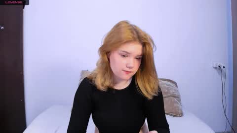 Snapshot of mina27372 chatting on 09.13.25 hi Im Mina  online show from 09.13.25