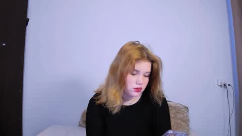 Snapshot of mina27372 chatting on 09.14.25 hi Im Mina  online show from 09.14.25