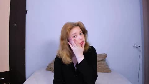 Snapshot of mina27372 chatting on 09.15.25 hi Im Mina  online show from 09.15.25