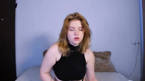 Snapshot of mina27372 chatting on 09.18.25 hi Im Mina  online show from 09.18.25