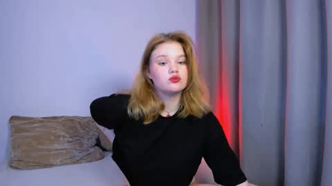 Snapshot of mina27372 chatting on 09.26.25 hi Im Mina  online show from 09.26.25