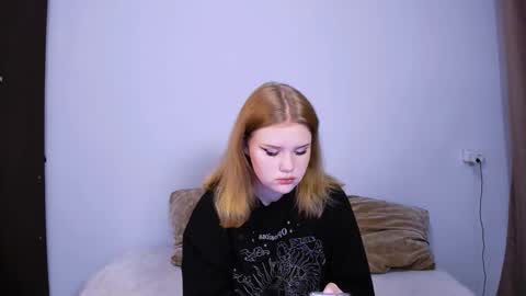 Snapshot of mina27372 chatting on 09.30.25 hi Im Mina  online show from 09.30.25