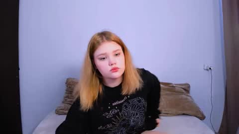 Snapshot of mina27372 chatting on 10.02.25 hi Im Mina  online show from 10.02.25