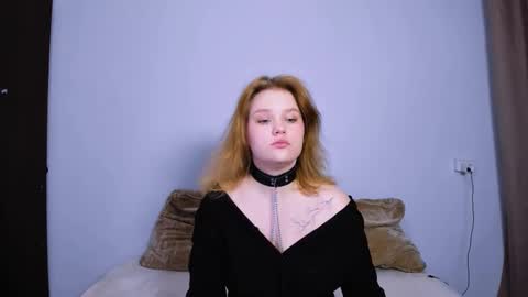 Snapshot of mina27372 chatting on 10.03.25 hi Im Mina  online show from 10.03.25