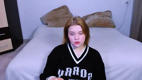 Snapshot of mina27372 chatting on 10.04.25 hi Im Mina  online show from 10.04.25