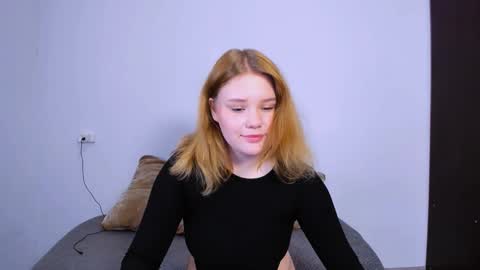 Snapshot of mina27372 chatting on 10.13.25 hi Im Mina  online show from 10.13.25