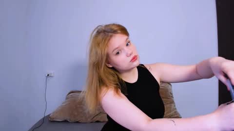 Snapshot of mina27372 chatting on 10.14.25 hi Im Mina  online show from 10.14.25