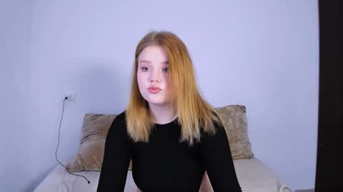 Snapshot of mina27372 chatting on 10.19.25 hi Im Mina  online show from 10.19.25