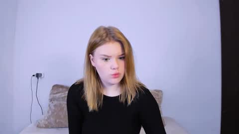 Snapshot of mina27372 chatting on 10.23.25 hi Im Mina  online show from 10.23.25