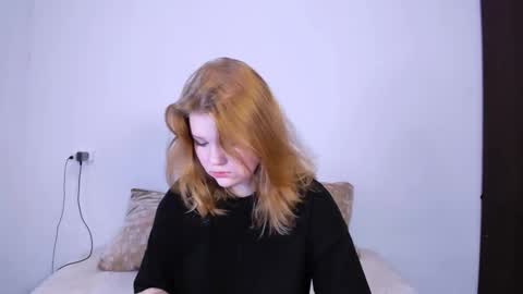 Snapshot of mina27372 chatting on 10.27.25 hi Im Mina  online show from 10.27.25