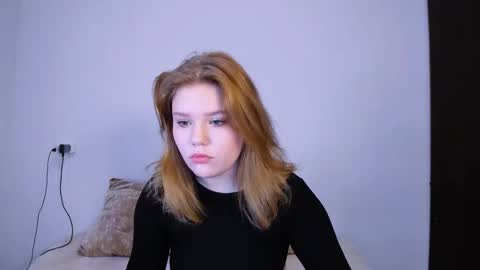 Snapshot of mina27372 chatting on 10.28.25 hi Im Mina  online show from 10.28.25