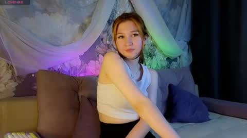 Snapshot of mina27372 chatting on 07.18.26 hi Im Mina online show from 07.18.26