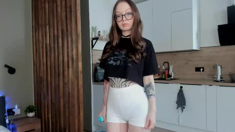Snapshot of minamiks chatting on 05.24.26 Valery online show from 05.24.26