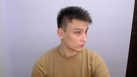 Snapshot of minato_kabuki chatting on 12.21.24 MINATO online show from 12.21.24